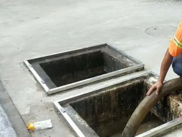 梁河化粪池清理